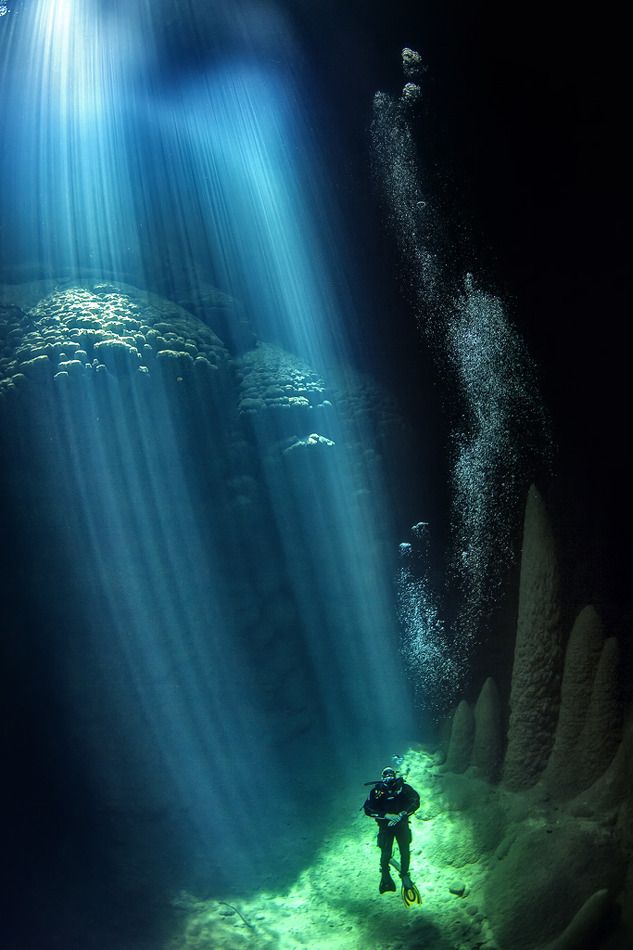 Прикол: Подводная пещера