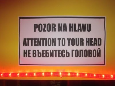 Прикол: Предупредительный плакат для сохранности головы
