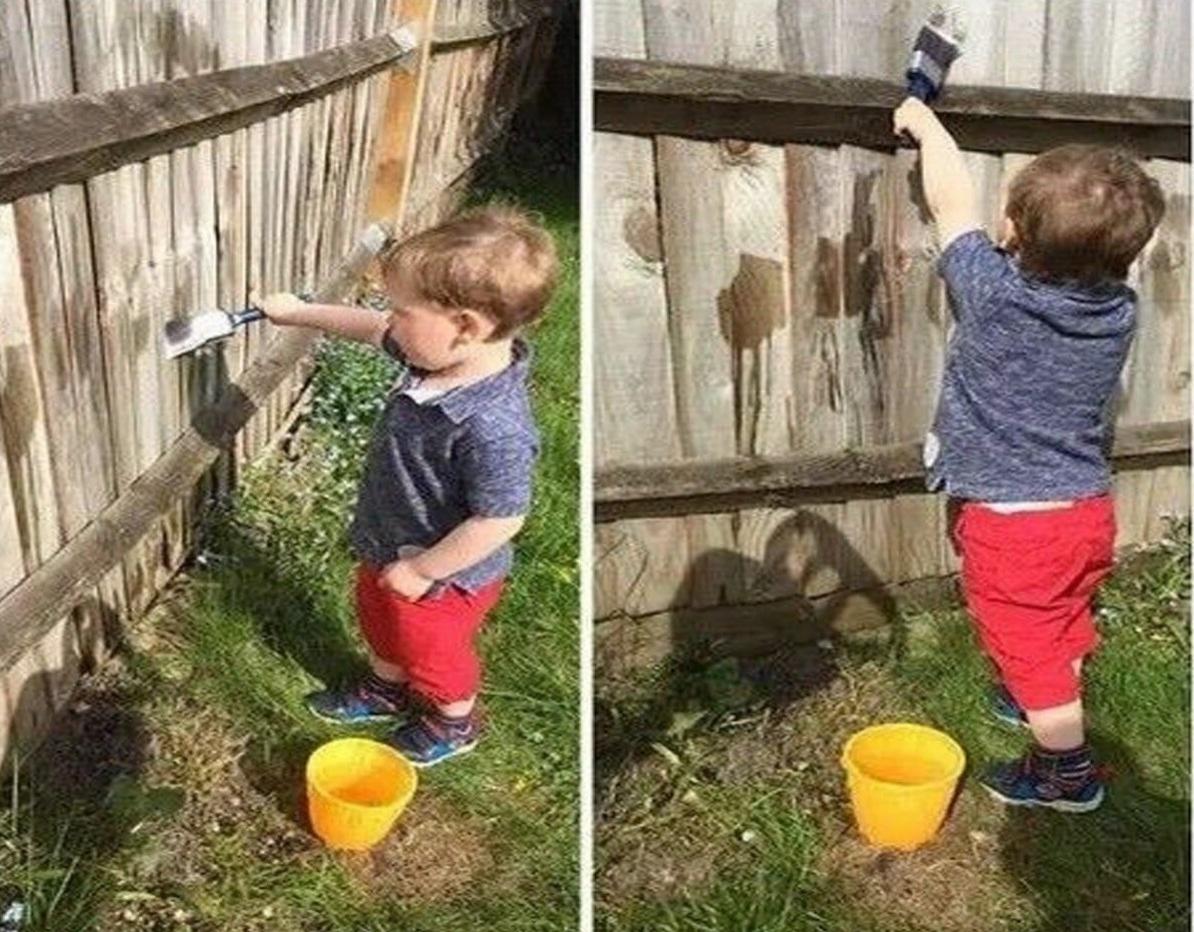 Прикол: Хотите занять ребенка на весь день? Пусть красит забор водой.