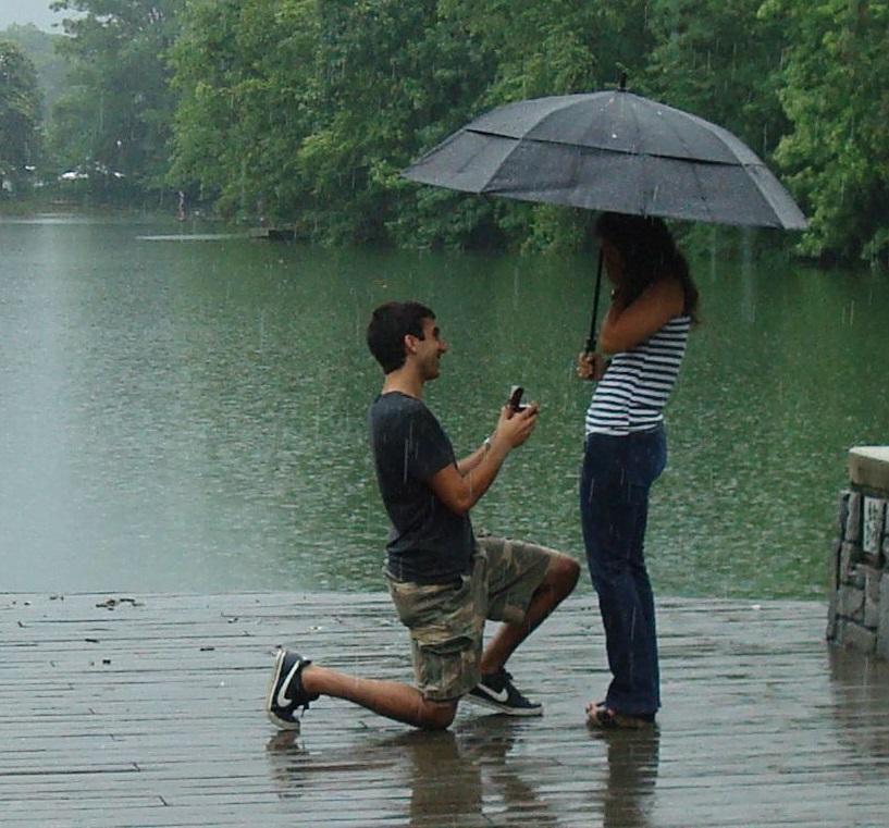 Прикол: - Дорогая, отдай, пожалуйста, зонт!