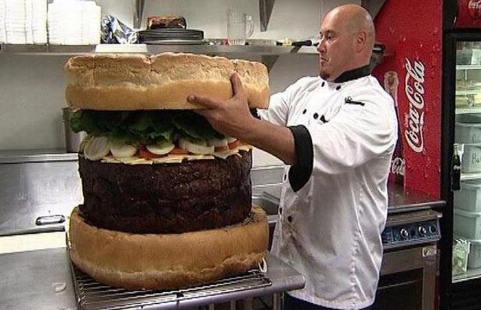 Прикол: Самый большой гамбургер